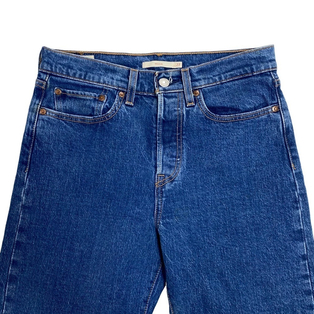 LEVI’S Wedgie Icon High Rise Premium Jeans in Medium Washed Button Fly - Picture 3 of 11